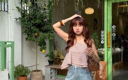 Vừa cổ điển, vừa đậm chất hiện đại với áo hai dây kẻ ca rô