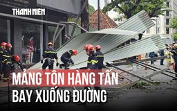 Kinh hoàng mảng tôn hàng tấn bị gió cuốn bay xuống đường giữa giờ cao điểm