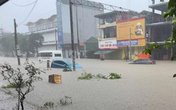 Quảng Ninh mưa lớn xối xả, ngành du lịch lao đao