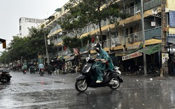 'Mưa vàng' giải nhiệt cho TP.HCM và Nam bộ