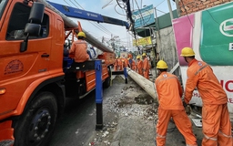 Ảnh dự thi: Giữ sáng trong đêm
