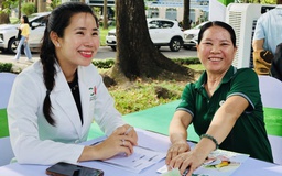 Hơn 3.000 người dân đổ về Dinh Độc Lập để được tư vấn sức khỏe miễn phí
