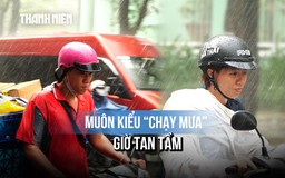 Không đỡ nổi cơn mưa chiều, người dân TP.HCM hết chạy mưa đến trốn mưa