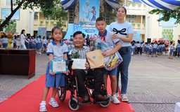 Ngày tổng kết năm học, câu chuyện xúc động ở sân trường