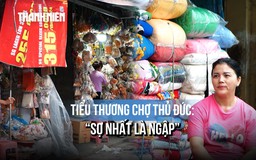 Vừa thấy mây đen, tiểu thương chợ Thủ Đức đã vội kê hàng 'chạy ngập'