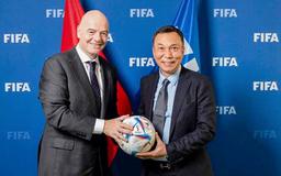 Chủ tịch FIFA Gianni tặng ‘quà’ đặc biệt đến CLB CAHN, ấn tượng sâu sắc với thành tích tuyệt vời