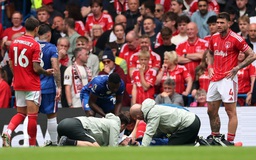 Cầu thủ 18 tuổi chấn thương kinh hoàng trận ra mắt, Chelsea 'thua thảm' trên sân nhà