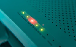 Giải mã tín hiệu đèn chớp nháy liên tục trên router Wi-Fi