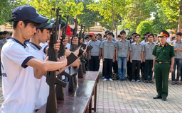 Sinh viên sẽ được miễn phí giáo trình và học phí giáo dục quốc phòng