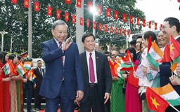 Tổng Bí thư, Chủ tịch nước Tô Lâm gặp gỡ kiều bào tại Ấn Độ