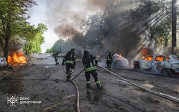 Nga, Ukraine đều tố đối phương tấn công trước lệnh ngừng bắn