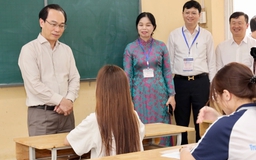 Bộ trưởng GD-ĐT trực tiếp kiểm tra điểm thi tại Hà Nội