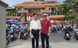 Hai bố con thi tốt nghiệp THPT cùng một nơi, điểm đặc biệt nằm ở đây...