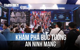 Người dân xếp hàng chen kín để học chống lừa đảo qua mạng