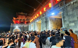 Đánh thức hoàng cung huyền ảo