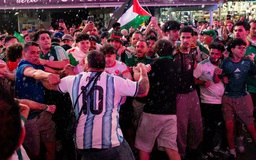 CĐV Argentina và Algeria ẩu đả, màn đấu trí giữa Messi với con trai Zidane sẽ cực nóng