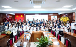 Phòng thực hành hơn 1 tỉ đồng mô phỏng nghiệp vụ ngân hàng cho sinh viên