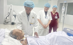 Bệnh viện Quân y 121 nỗ lực cứu sống cụ ông 100 tuổi