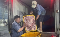 Phát hiện xe chở 250 kg thịt heo không rõ nguồn gốc giữa đêm ở TP.HCM