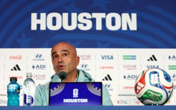 Đội tuyển Bồ Đào Nha có biến khiến HLV Martinez phải vội vã giải thích, Ronaldo viết tâm thư