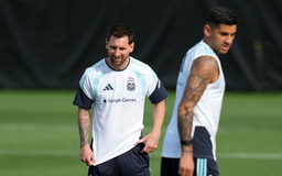 Tổng thống Argentina giận dữ trước tin đồn ác ý về sức khỏe bố Messi, tâm trạng danh thủ thế nào?