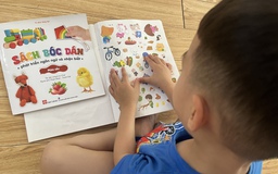 Giật mình với đồ trẻ chơi mỗi ngày: Sticker bạo lực đội lốt hình dễ thương