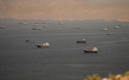 Eo biển Hormuz vẫn còn 80 quả thủy lôi gây ùn tắc