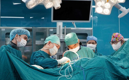 TP.HCM: 10 giờ nỗ lực cứu sống bé trai 11 tuổi bị xe cán qua người