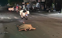 Ô tô tông xe máy đang dừng chờ đèn đỏ, 2 người tử vong