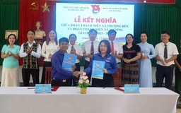 Những cái bắt tay đầy hy vọng ở A Vương