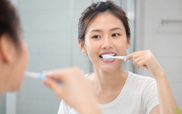 Chuyên gia nha khoa hé lộ ‘quy tắc 2 - 2’ khi đánh răng