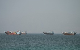 Tàu chở hàng bị tấn công tại eo biển Hormuz