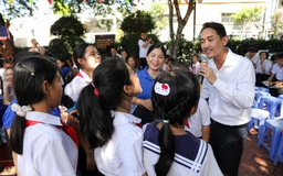 Hứa Vĩ Văn về Đất Đỏ lan tỏa văn hóa đọc, truyền cảm hứng cho học sinh