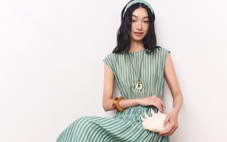 Xoa dịu ánh nắng mùa hạ với những thiết kế màu xanh mát mắt
