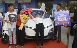 Đăng ký gói mạng 5.000 đồng/ngày, người đàn ông chài lưới trúng ô tô: 'Tưởng bị lừa'