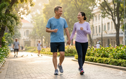 Đi bộ sau bữa ăn giúp kiểm soát đường huyết và mỡ bụng ra sao?
