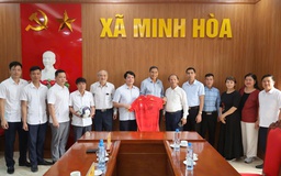 HLV Mai Đức Chung dùng tiền thưởng Anh hùng lao động ủng hộ đồng bào khó khăn