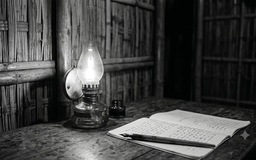 Vì sao 'ngày xưa đèn dầu hiếm người bị cận, ngày nay điện sáng lại cận nhiều'?