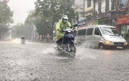 Mưa lớn cấp tập sau nắng nóng, 18 tỉnh, thành sẵn sàng ứng phó