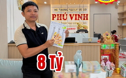 Trúng số 8 tỉ xổ số miền Nam, dẫn cả nhà đi lãnh thưởng kiểu… 'cưa đôi'