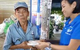 Những hộp xôi nghĩa tình và tờ di chúc tái sinh của người đàn bà góa