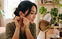 Bác sĩ chỉ cách chăm sóc lỗ xỏ khuyên tai để tránh nhiễm trùng
