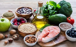 Người bị cholesterol cao nên ăn gì để bảo vệ tim mạch?