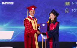 Nữ thủ khoa: 'Một nửa tấm bằng này là của ngoại'