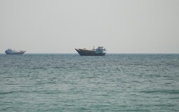 Mỹ mở đợt tấn công mới, Iran cảnh báo về tình hình eo biển Hormuz