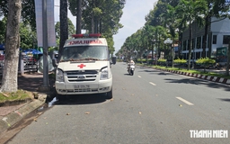Vĩnh Long: Xe cứu thương bị 'bỏ quên' bên đường nhiều tháng
