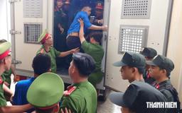 Giải quyết mâu thuẫn bằng dao và bom xăng: 44 bị cáo nhận hơn 100 năm tù