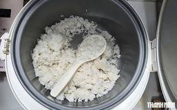 Cơm nguội có thực sự gây hại? Bác sĩ nói về nguy cơ ít người để ý