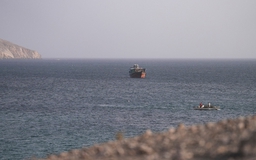 Iran tuyên bố eo biển Hormuz là 'lằn ranh đỏ', đáp trả ông Trump