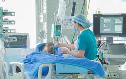 Nạn nhân người Ấn Độ bị lật ca nô ở Phú Quốc đã tỉnh, tự thở